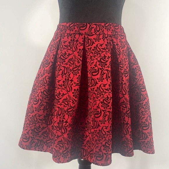 Forever 21 Dresses & Skirts - Red and Black, skirt, floral design, Large, Large pleats, romantic skirt